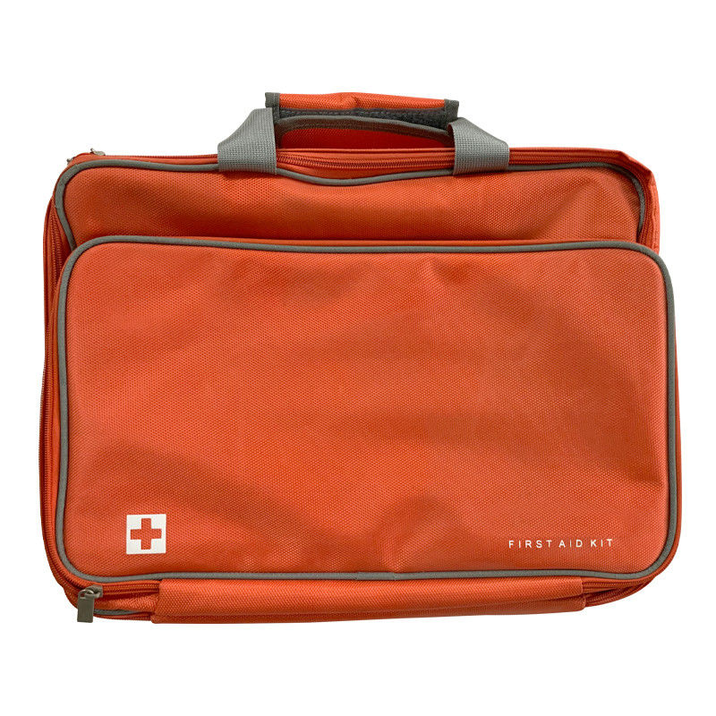 Kleine rote leere Tasche aus Nylonstoff für Notfall-Erste-Hilfe-Kiste zu Hause und auf Reisen